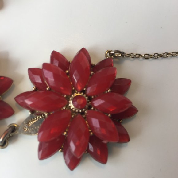 ❤️🌸❤️🌸Red Floral Statement Necklace🌸❤️🌸❤️ - Picture 5 of 5